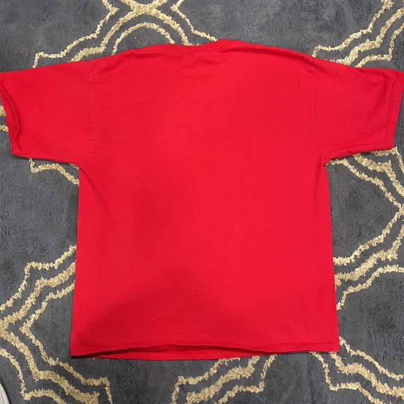 Indian Head Skull with Feathers “GRIND” Red Graphic T Shirt Size XL ❤️💙🖤 🪶 - Picture 4 of 4